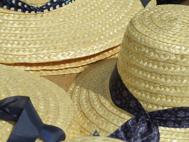 Красива картина з капелюхів високої якості і стійкості для захисту від сонця
 - Фото, зображення