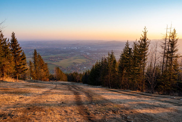 view of valley from hill at sunrise, houses and fields in countryside at sunrise, czech Beskydy Trinec - Foto, imagen