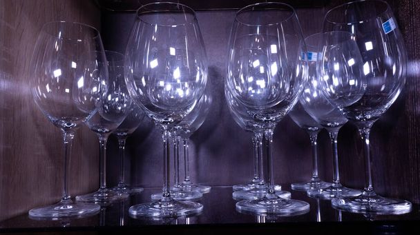 shelf with glass wine glasses - Foto, Imagen