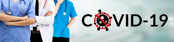 Lékař pracující v nemocnici pro boj proti koronavirové chorobě 2019 nebo COVID-19. Profesionální lékař, zdravotní sestra nebo chirurg. Koncepce lékařské péče a ochrany proti viru Corona. - Fotografie, Obrázek