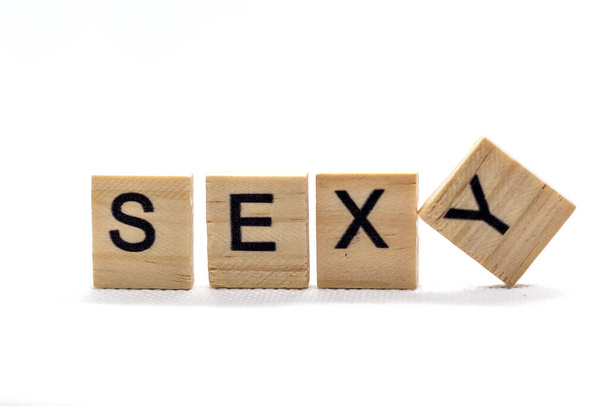 Сексуальные, буквы на белом фоне
 - Фото, изображение