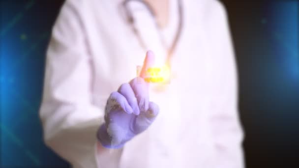 Lekarz, w białym płaszczu medycznym, niebieskie rękawiczki, prezentuje wizualizację obrazu hologramu, powoduje zamrożenie efektu ramki, umieszcza napis, pieczęć nie wakacje. Ograniczenia, zakazy podczas stosowania koronawirusu - Materiał filmowy, wideo
