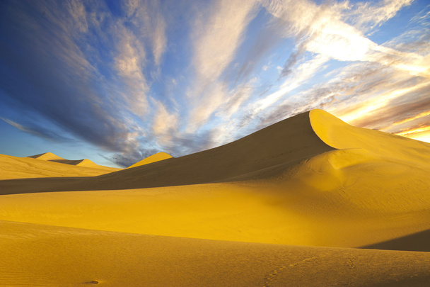 日没時の砂の砂漠 - 写真・画像
