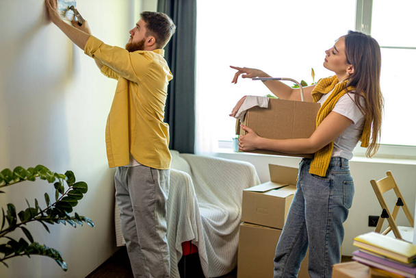 young caucasian married couple unpacking boxes at home - Foto, Imagem
