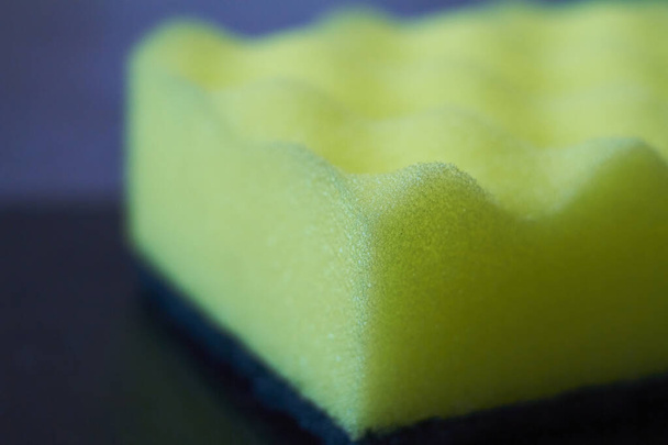 Abstract achtergrond groene spons voor het wassen van de afwas closeup, selectieve focus - Foto, afbeelding