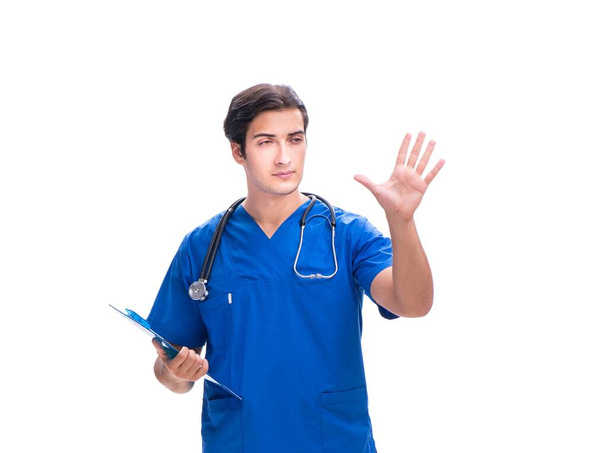 Jonge mannelijke arts druk op knoppen geïsoleerd op wit - Foto, afbeelding
