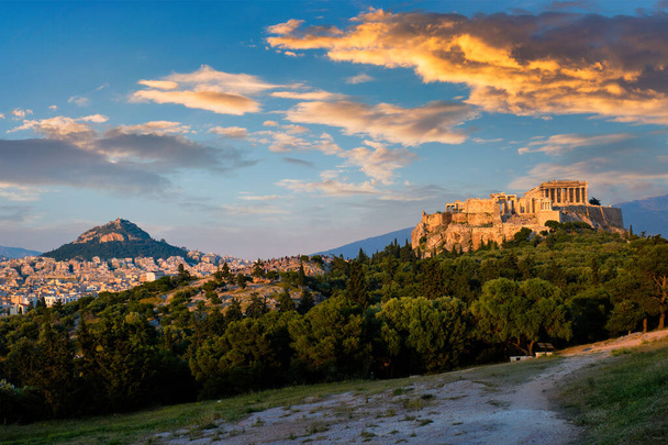 Słynna świątynia Partenon w Akropolu Aten, Grecja - Zdjęcie, obraz