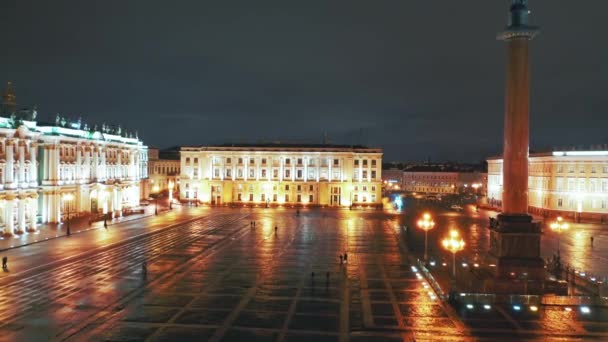 Aerial view to Palace square with Winter Palace and Alexander Column in background, St Petersburg, Russia - Πλάνα, βίντεο