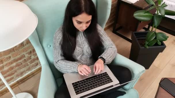 Young woman stay at home and works online during a virus epidemic - Felvétel, videó