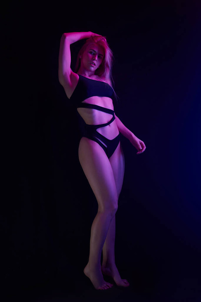 Pole dance girl with perfect body in black sexy lingerie. Night club concept - Fotoğraf, Görsel