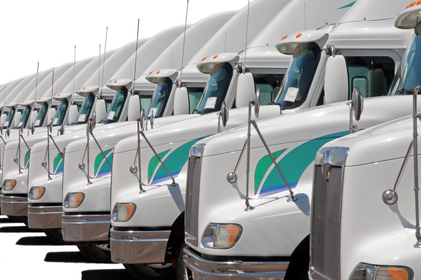 Flotte de camions identiques
 - Photo, image
