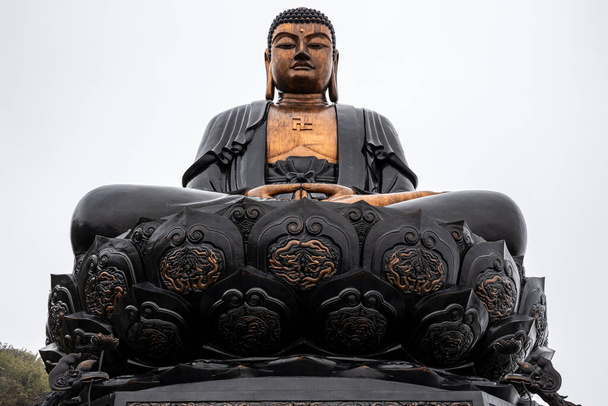 Buddhan patsaat Fansipan temppeli Sa Pa Vietnamissa
 - Valokuva, kuva