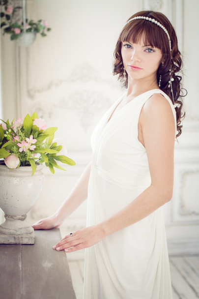 portrait of a young woman in white dress - Fotoğraf, Görsel