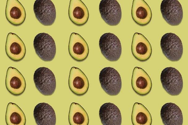 delicious avocados patterns on green background - Foto, Bild