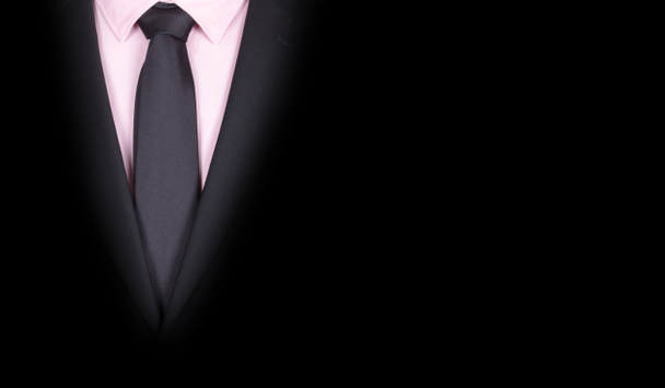Hombre en traje negro con corbata negra, primer plano
 - Foto, imagen