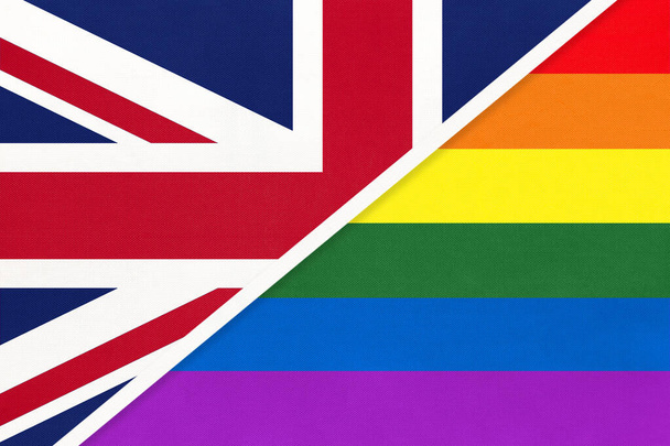 Spojené království Velké Británie a Irska vs duhová vlajka komunity LGBT z textilu naproti sobě. Symbol mezinárodní evropské země . - Fotografie, Obrázek