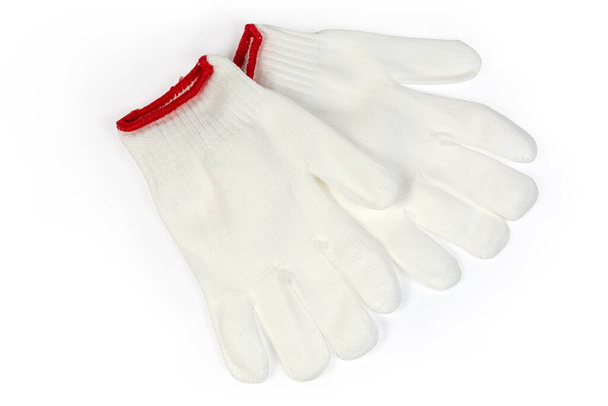 Пара белых трикотажных защитных домашних перчаток из синтетического материала на белом фоне
 - Фото, изображение