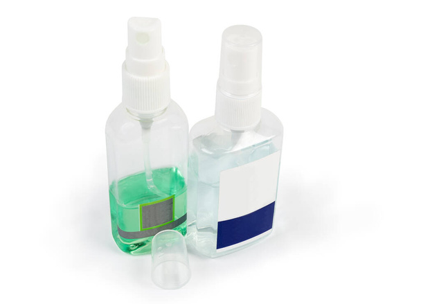 Deux petites bouteilles en plastique des différents antiseptiques sur fond blanc
 - Photo, image