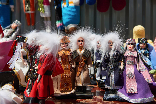Georgische Puppen in Nationaltrachten. Georgische Souvenirs - Foto, Bild