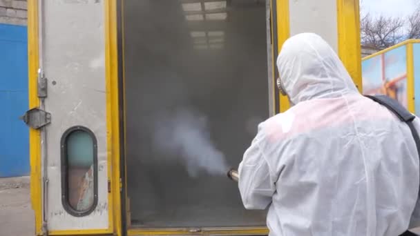 απολύμανση του εξοπλισμού παραγωγής από τον κορωναϊό - Πλάνα, βίντεο