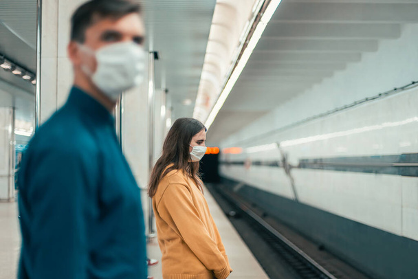 passengers in protective masks standing at the metro station - Foto, Imagem