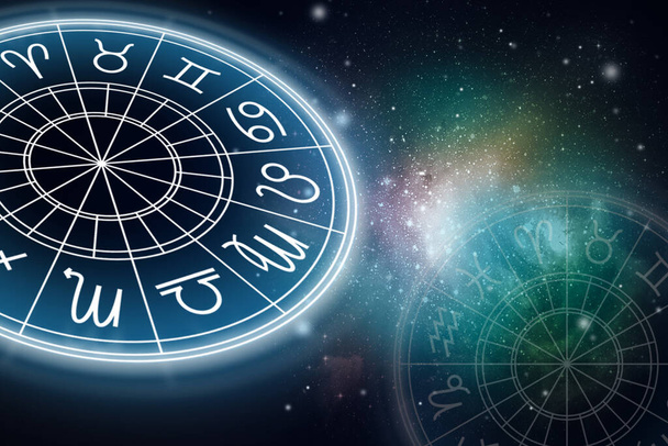 Αστρολογικά σημάδια του ζωδιακού κύκλου για το ωροσκόπιο στο βάθος του έναστρου ουρανού. Εικονογράφηση. - Φωτογραφία, εικόνα