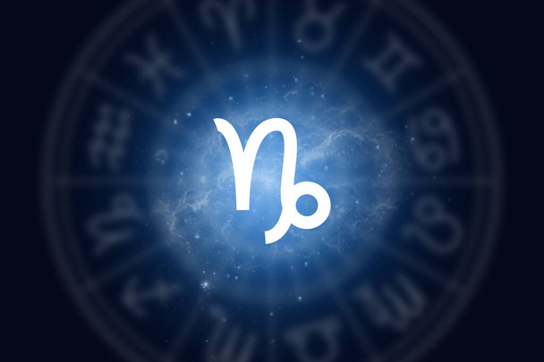 Steinbock Tierkreiszeichen auf dem Hintergrund des Sternenhimmels. Illustration für Horoskop. - Foto, Bild