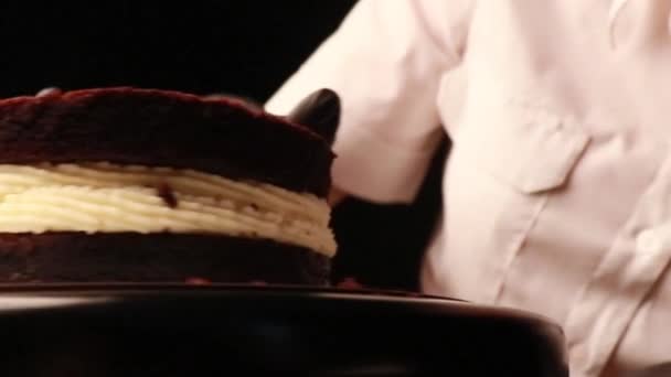 ruoanlaitto kakku naisten kädet mustat käsineet
 - Materiaali, video