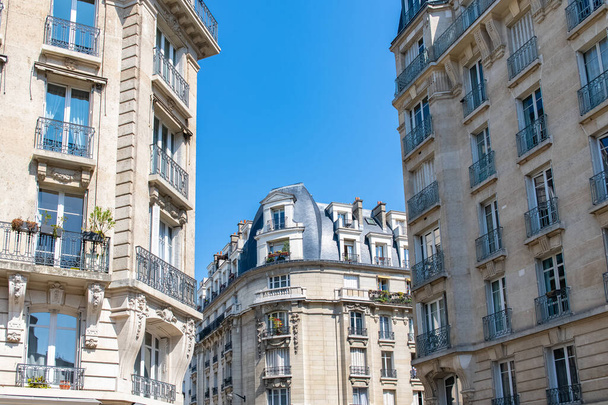 Παρίσι, τυπικά κτίρια στο Marais, στο κέντρο της γαλλικής πρωτεύουσας - Φωτογραφία, εικόνα