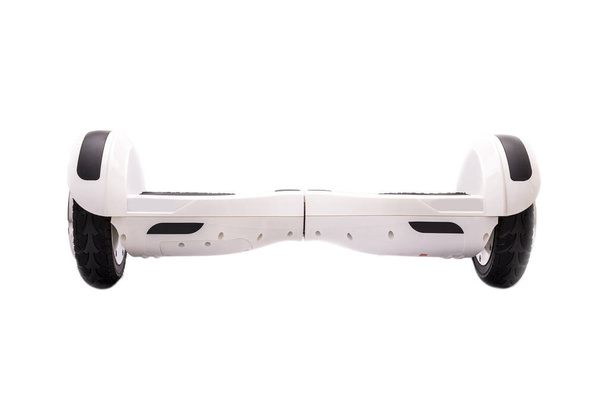Αυτο-εξισορρόπηση δίτροχο διοικητικό συμβούλιο ή hoverboard σκούτερ που απομονώνονται σε λευκό φόντο. Gyroboard: λευκό γυροσκόπιο σε λευκό φόντο. Νέα κίνηση - Φωτογραφία, εικόνα