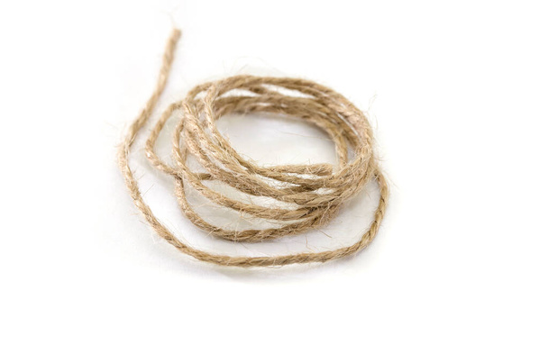 мотузка ізольована на білому тлі
. - Фото, зображення