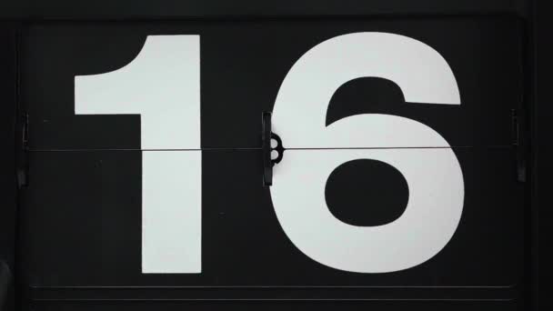 A flip clock calendar turns slowly from day 16 to 17, Time concept. - Footage, Video