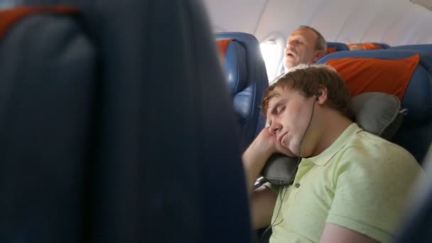 Mans sleeping in the airplane - Filmati, video