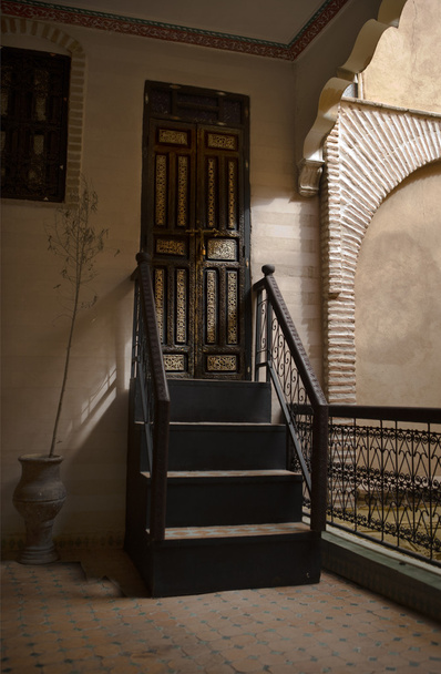 Riad puiset portaat
 - Valokuva, kuva