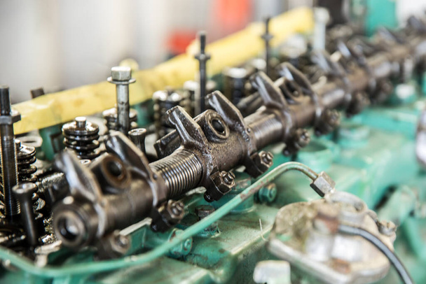 Japanilainen tehdas tekee moottorin korjaus huolto
 - Valokuva, kuva