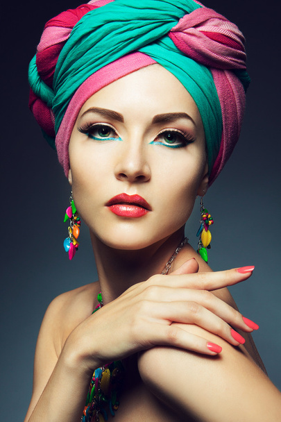 Beautiful lady with colored turban - Foto, Imagem
