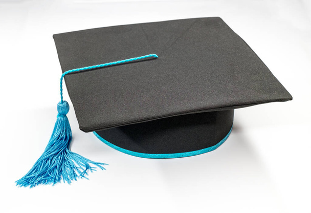 casquette de graduation sur fond blanc - Photo, image