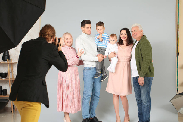 Photographer working with family in studio - Zdjęcie, obraz