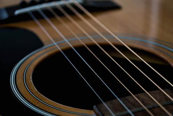 Drewno tekstury dolnego pokładu sześciu strun gitara akustyczna - Zdjęcie, obraz