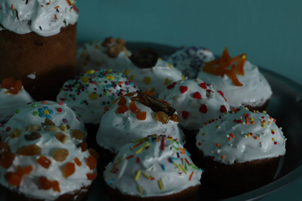 de nombreux petits cupcakes de Pâques
 - Photo, image