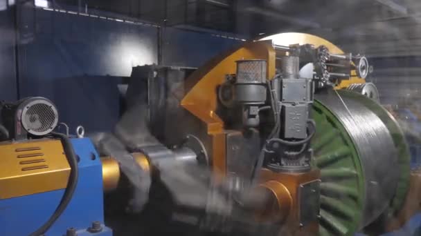 produzione di cavi in una fabbrica di cavi
 - Filmati, video