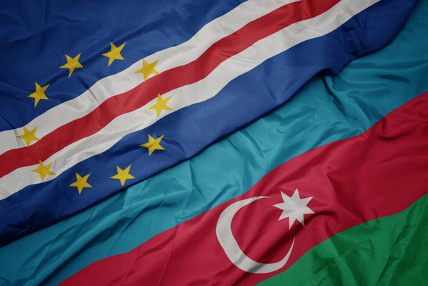 махаючи барвистим прапором азербайджану та національним прапором мису Верде. макрос
 - Фото, зображення
