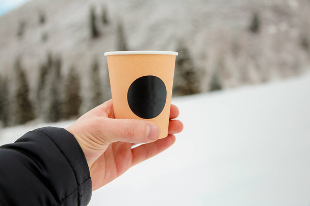 una taza de té caliente en tiempo frío
 - Foto, imagen