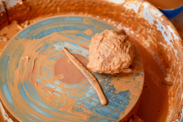 clay on a Potter 's wheel
 - Фото, изображение