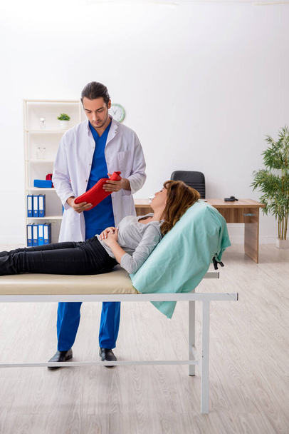 Young pregnant woman visiting male doctor gastroenterologist - Photo, Image