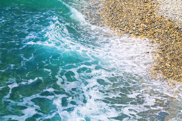 Photo beautiful blue sea waves and splashes illuminated by the sun - Foto, immagini