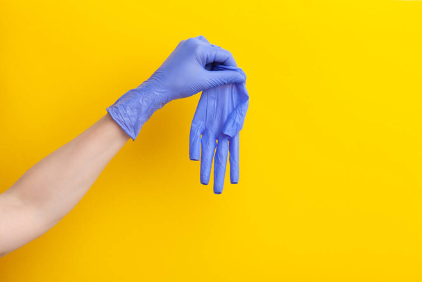Step-by-step instructions on how to remove dirty gloves, doctor take off from hand glove - 写真・画像