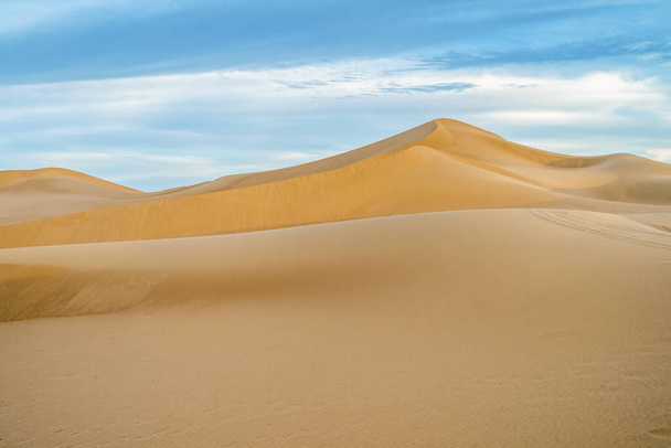 Paisaje pacífico de las dunas del desierto del Sahara, Marruecos, África
 - Foto, Imagen