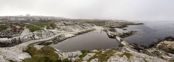 Vue panoramique de la piscine publique de Sjobadet Myklebust, tôt le matin, Tananger, Norvège, mai 2018
 - Photo, image