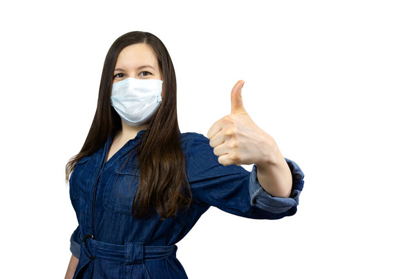 Covid19, quarantine. Happy girl show thumbs up in medical face mask. stay safe during coronavirus outbreak. - Foto, Bild